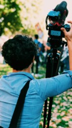 Étudiant en mastère journalisme en reportage terrain dans le cadre de son alternance